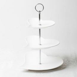 スイーツが一段と可愛く見える!ハートの3段ケーキスタンド