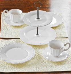 お友達と楽しむ心地よい優雅な時間。アンティークなティーカップ付ケーキスタンドセット